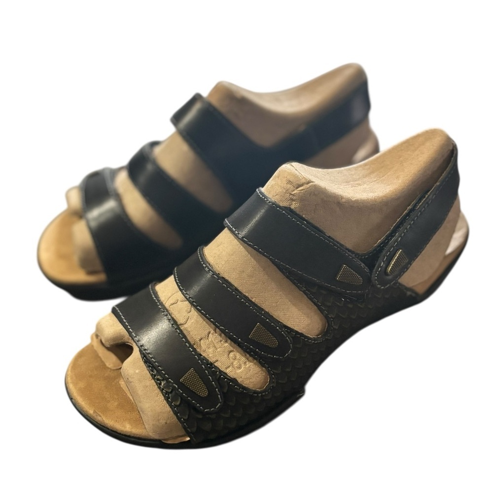 Halsa Footwear Women’s Damaris Black and Tan Strappy Sandals Size 7 - Picture 2 of 6